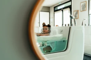 Bébé en pleine séance de Baby Spa à La Bulle du Bien-Naître à Bois-Guillaume