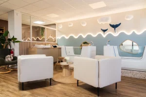Espace baby spa privatisable avec baignoires et salon cocooning pour anniversaires enfants et EVJF à La Bulle du Bien-Naître, Bois-Guillaume